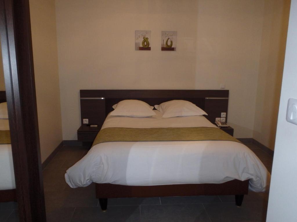 Contact Hotel Les Ailes Шаль-ле-О Номер фото